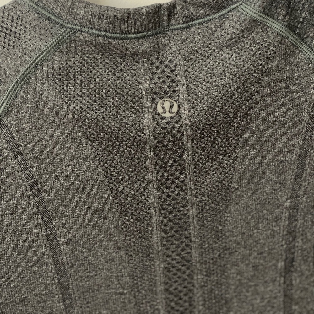 Lululemon size 2